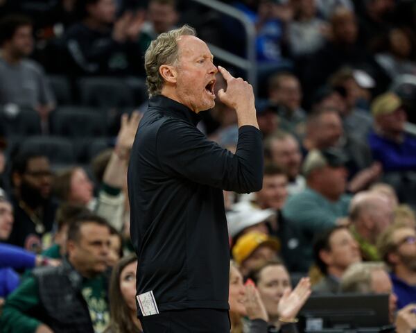 Phoenix Suns head coach Mike Budenholzer shouts instructions to his team during the first half of an NBA basketball game against the Milwaukee Bucks, Tuesday, April 1, 2025, in Milwaukee. (AP Photo/Jeffrey Phelps)