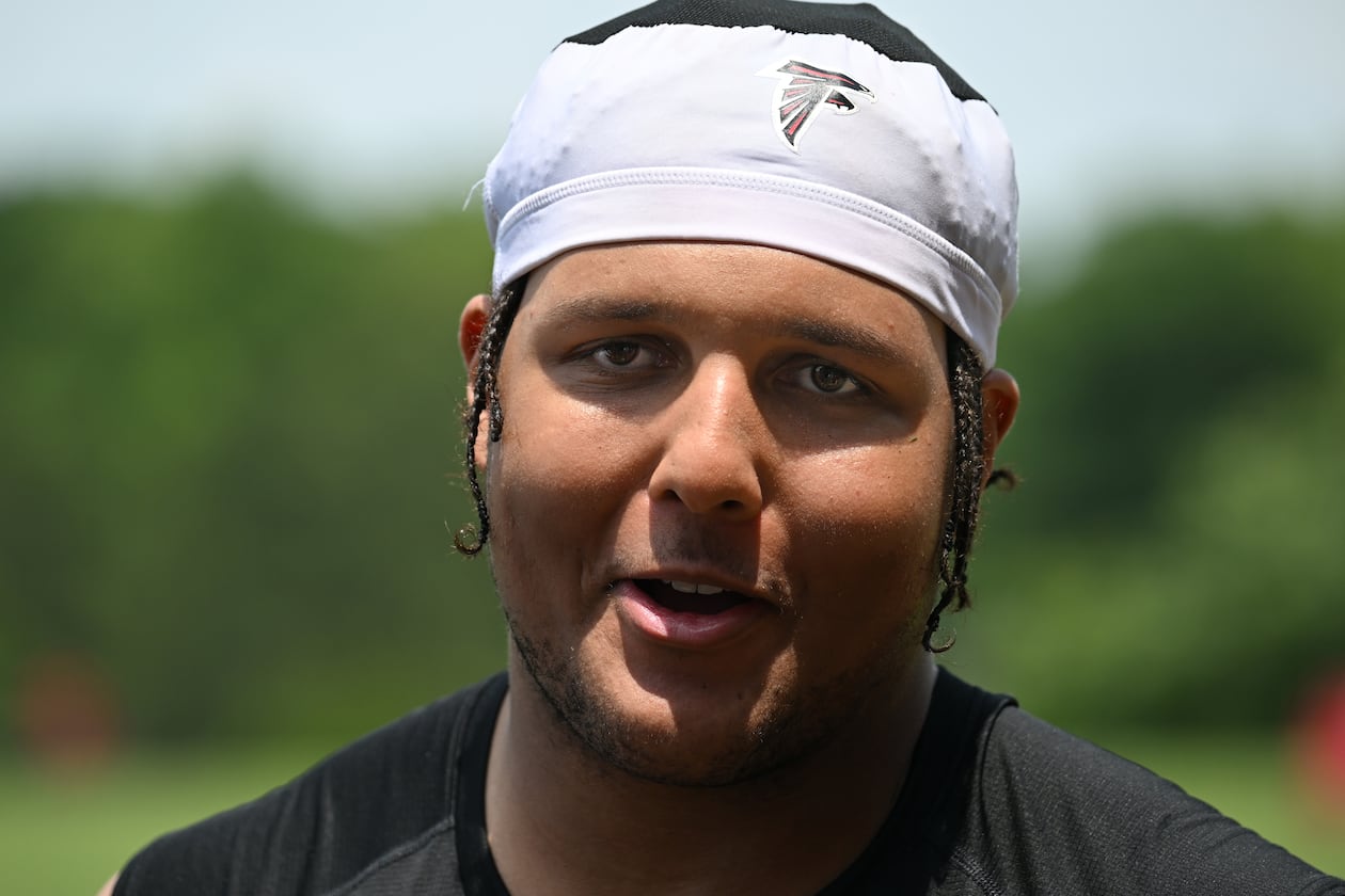 Atlanta Falcons' left guard Matthew Bergeron sustained an ankle injury in a game against the New England Patriots. He is unlikely to play against the Colts in Berlin. (Hyosub Shin/AJC 2023)