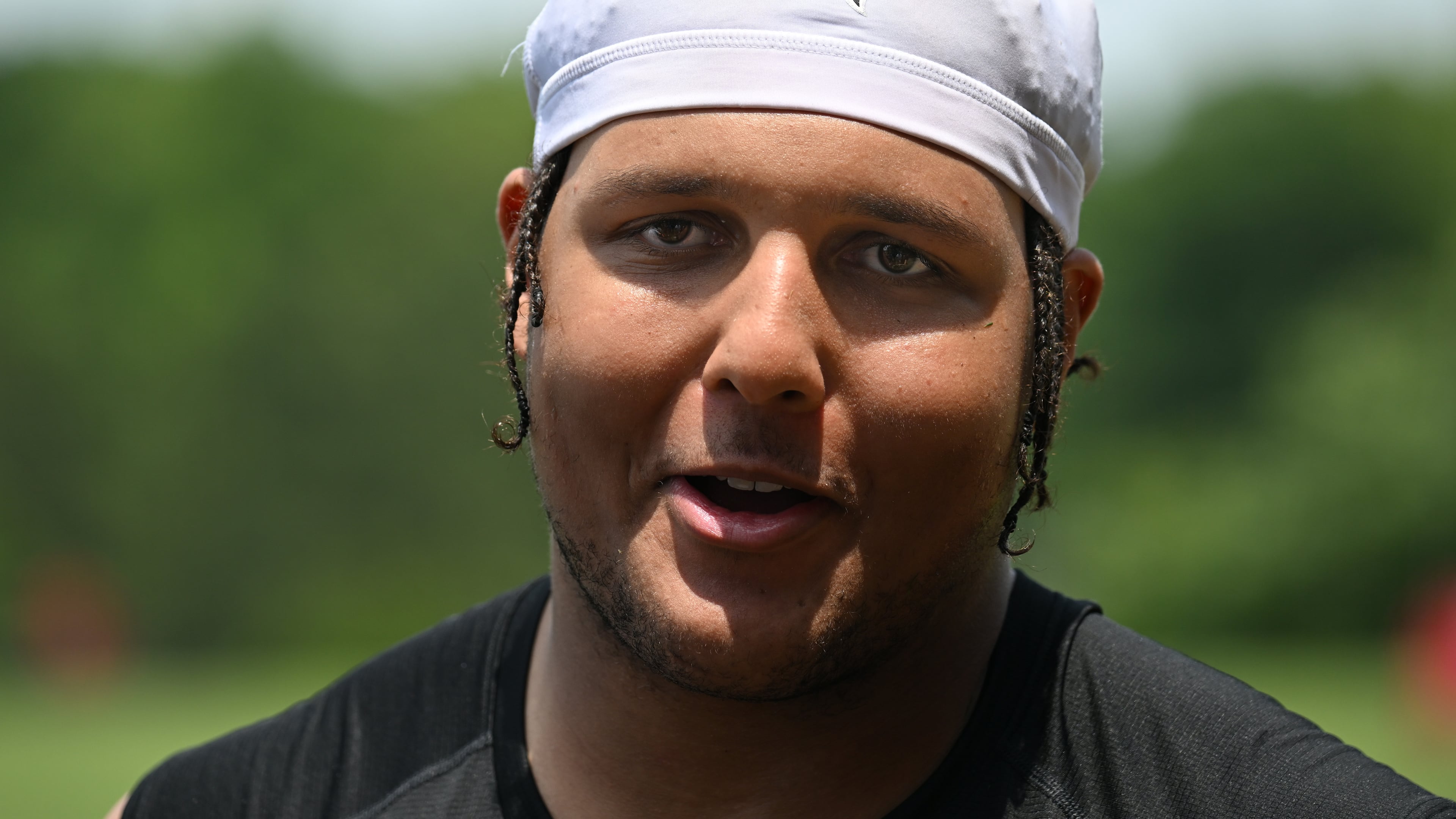 Atlanta Falcons' left guard Matthew Bergeron sustained an ankle injury in a game against the New England Patriots. He is unlikely to play against the Colts in Berlin. (Hyosub Shin/AJC 2023)