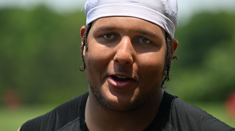 Atlanta Falcons' left guard Matthew Bergeron sustained an ankle injury in a game against the New England Patriots. He is unlikely to play against the Colts in Berlin. (Hyosub Shin/AJC 2023)