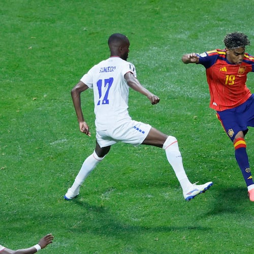 Spain forward Lamine Yamal (right) dribbles under pressure during a World Cup match against Cape Verde on Monday, June 15, 2026, at Atlanta Stadium. (Miguel Martinez/AJC)