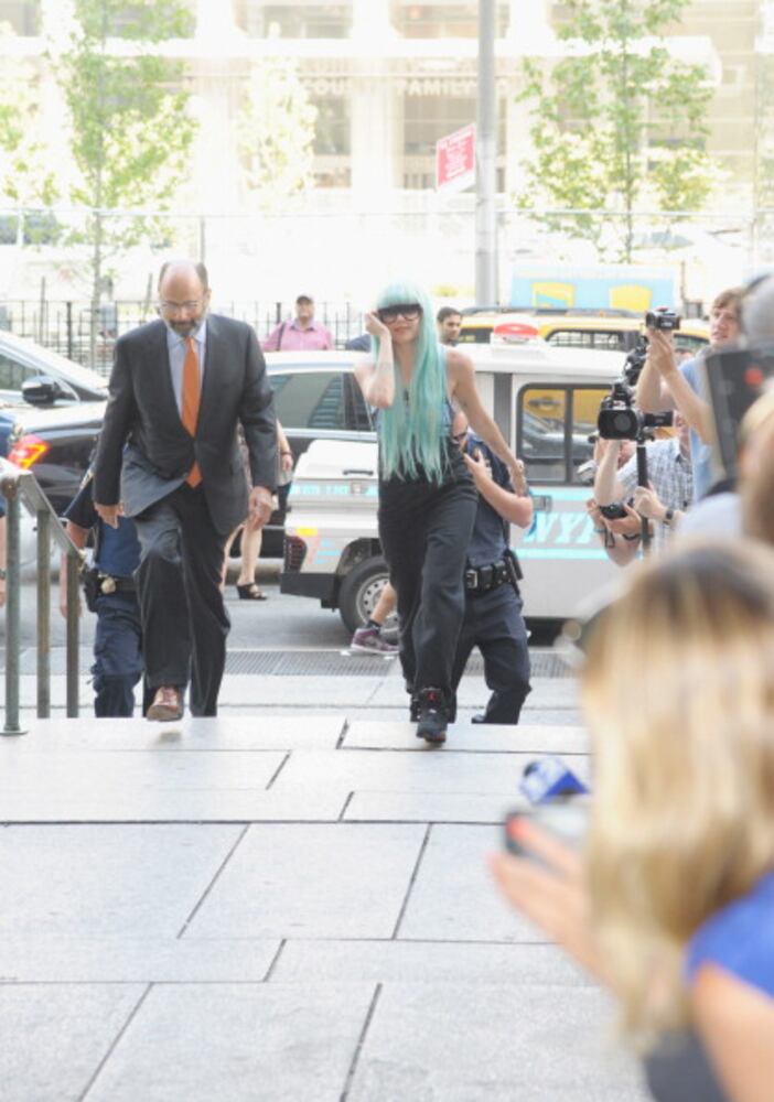 Amanda Bynes Wigs Out For Court