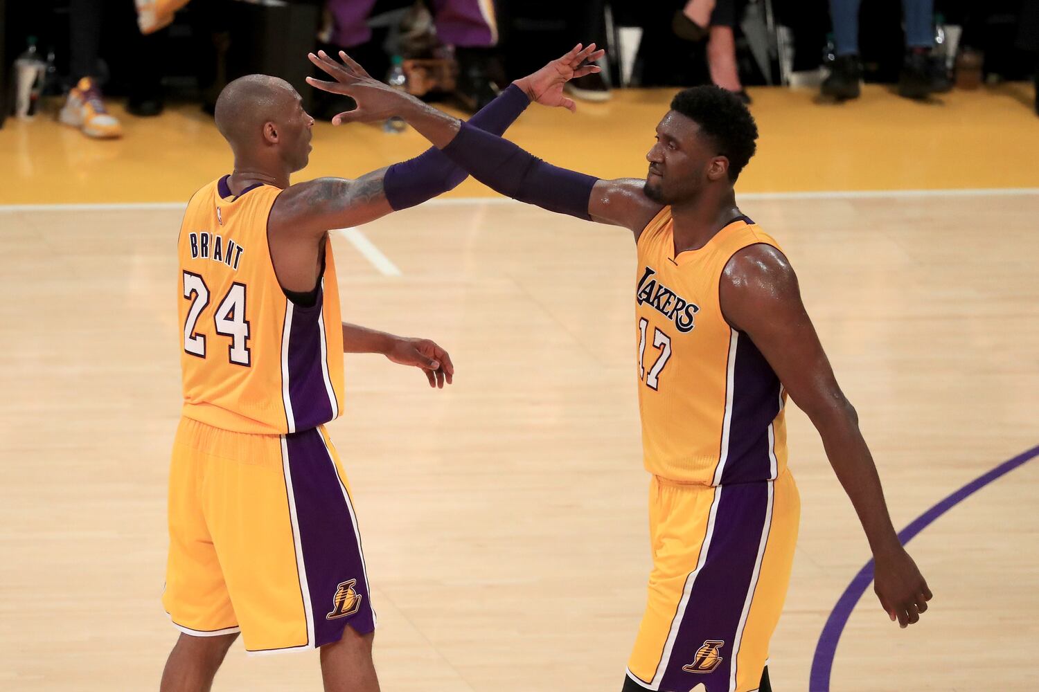 Kobe Bryant scores 60 points in last game