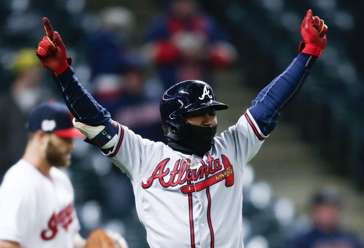 Photos: Braves stun Indians with Game 2 comeback