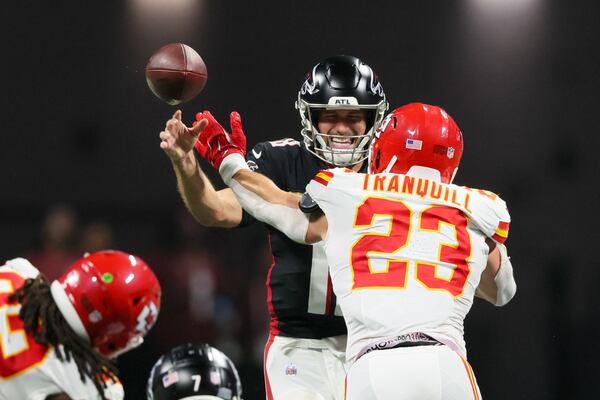 Atlanta Falcons quarterback Kirk Cousins (18) gets a pass off against the pressure of Kansas City Chiefs linebacker Drue Tranquill (23) during the second half at Mercedes-Benz Stadium, Sunday, Sept. 22, 2024, in Atlanta. The Falcons lost 22-17. (Jason Getz / AJC)

