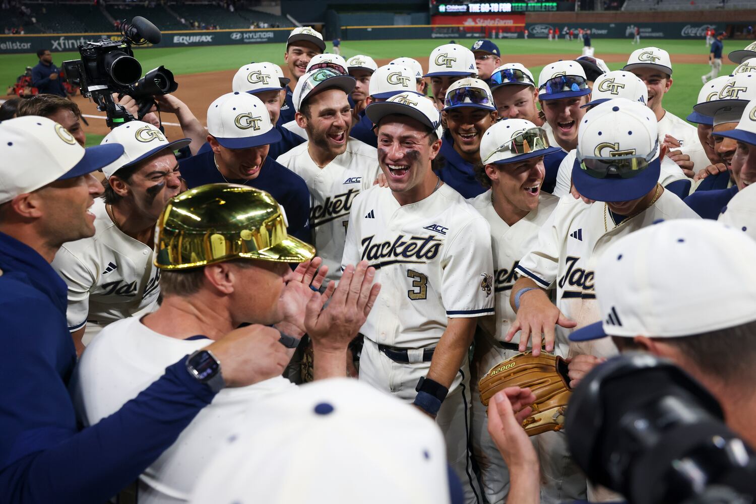 University of Georgia vs Georgia Tech in an NCAA baseball game at Truist Park