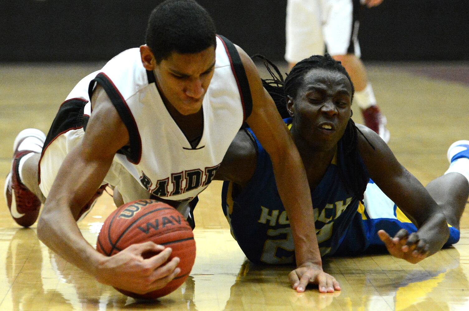 Cougars defeat Raiders 74-71