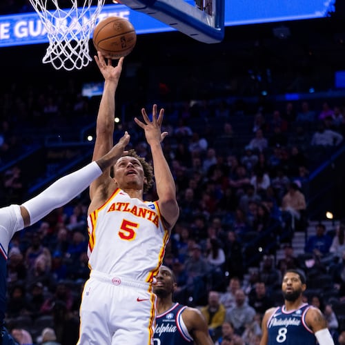 Atlanta Hawks' Dyson Daniels, right, shoots the ball with Philadelphia 76ers' Andre Drummond defending during the first half of an NBA basketball game Sunday, Nov. 30, 2025, in Philadelphia. (AP Photo/Chris Szagola)