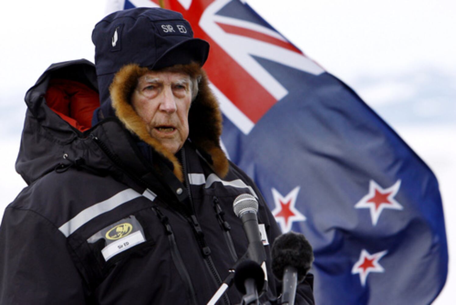 Sir Edmund Hillary, Mount Everest conqueror, dies at 88