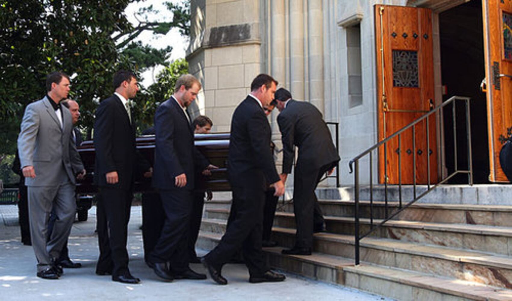 Funeral services for Braves announcer Skip Caray