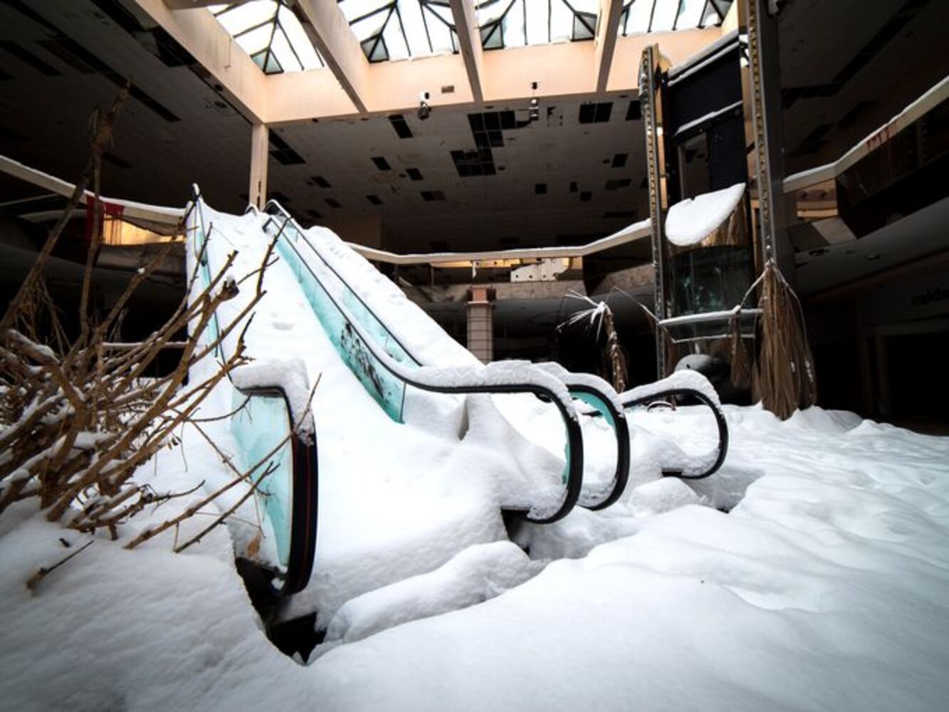 PHOTOS: Snow fills abandoned Ohio mall in eerie photos