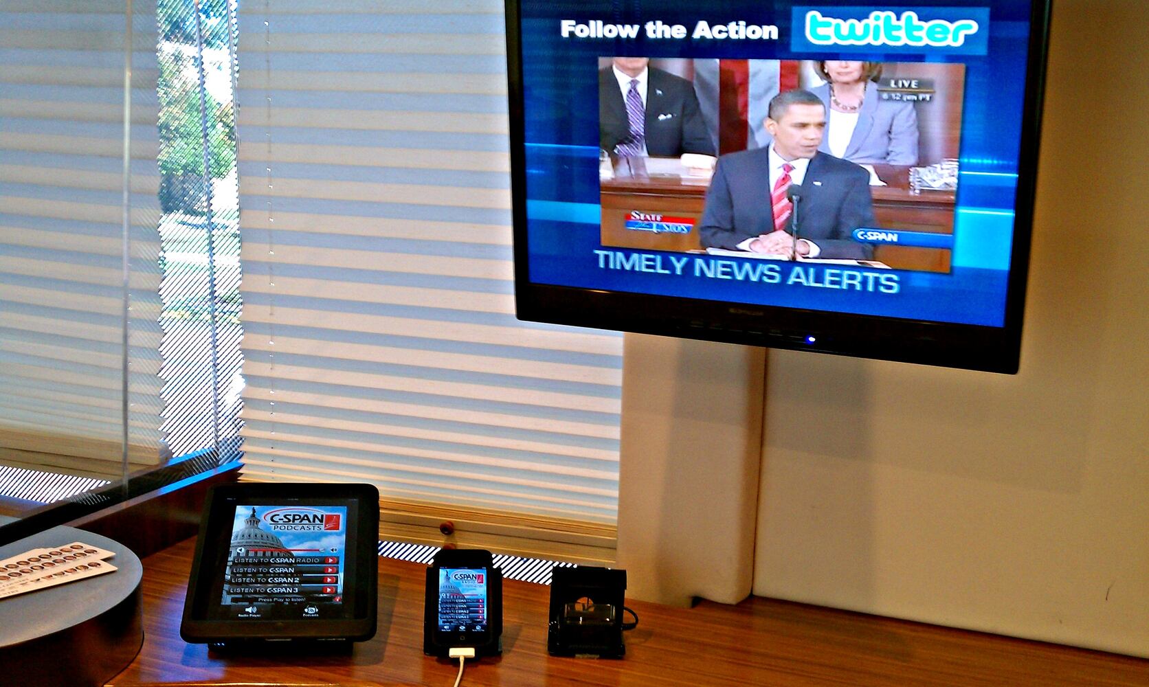 (Photo) Inside and outside the C-SPAN bus