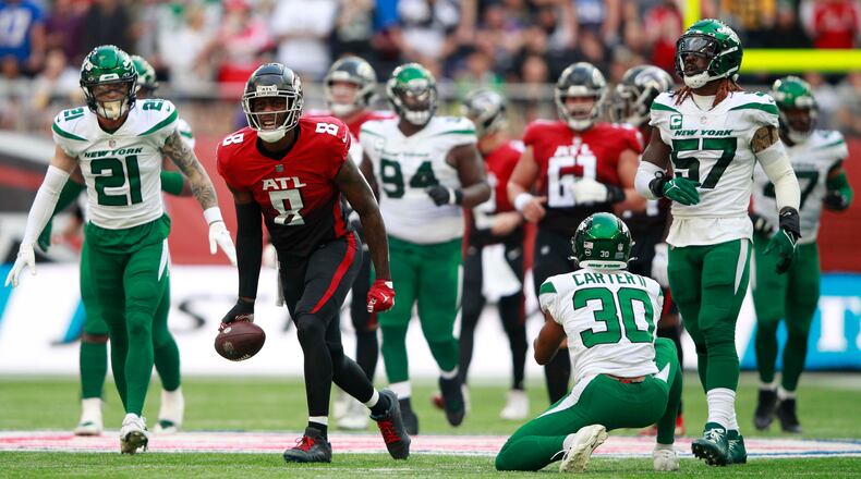 Falcons tight end Kyle Pitts (8) reacts after a successful catch during the first half Sunday, Oct. 10, 2021, at the Tottenham Hotspur stadium in London, England. (Ian Walton/AP)