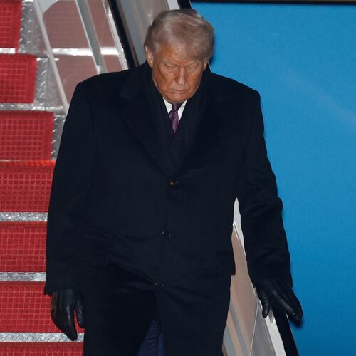 President Donald Trump walks down the stairs of Air Force One upon his arrival at Joint Base Andrews, Md., Thursday, Jan. 22, 2026, after returning from the World Economic Forum in Davos.(AP Photo/Luis M. Alvarez)