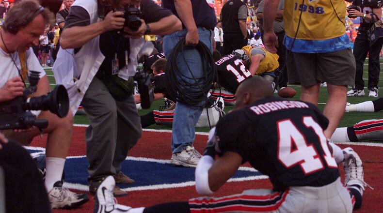 Falcons safety Eugene Robinson was surrounded by media members before and after the Super Bowl following his arrest the eve of the game, but now he uses that as a teaching moment for others.