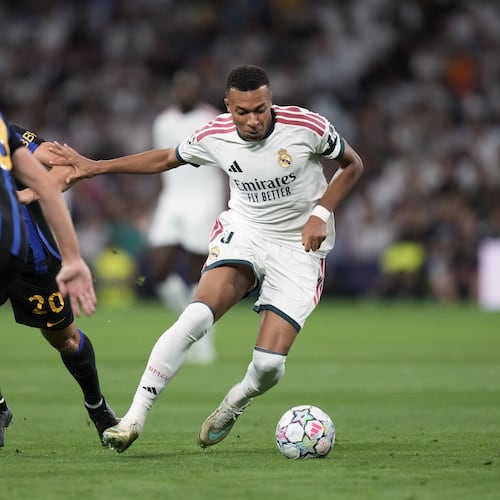 Real Madrid's Kylian Mbappe fights for the ball against Inter Milan's Hakan Calhanoglu before scoring the opening goal, during a Champions League soccer match between Real Madrid and Inter Milan in Madrid, Spain, Tuesday, Sept. 8, 2026. (AP Photo/Bernat Armangue)