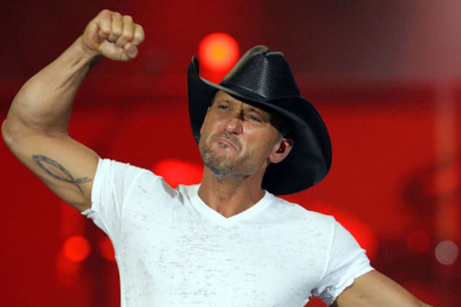 McGraw, Chesney party at the Dome