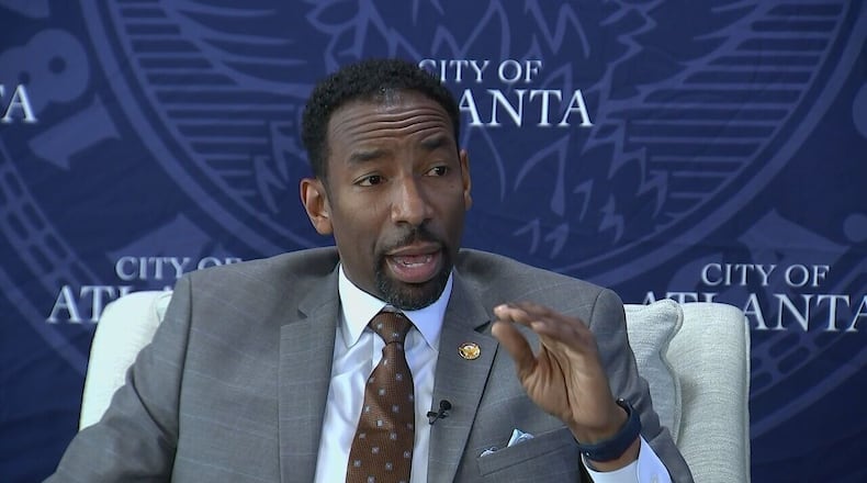 New Atlanta Mayor Dickens focuses on safety at roundtable