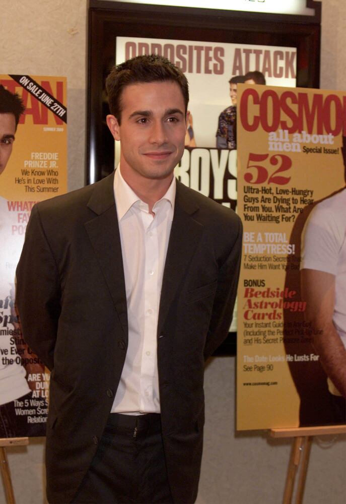 1996: "She's All That" actor Freddie Prinze Jr., son of Freddie Prinze and Kathy Elaine Cochran