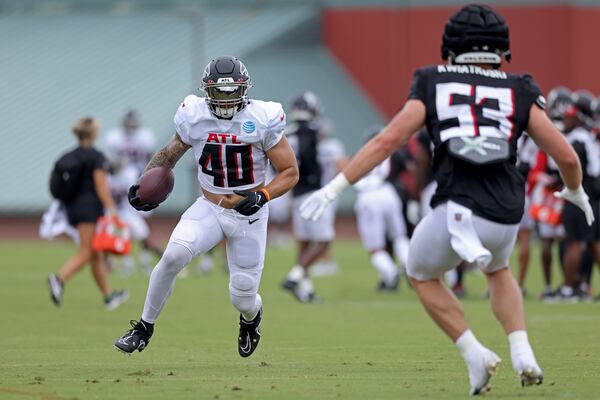 Falcons fullback Keith Smith (40) has been a part of the Falcons’ rushing attack that averages 159 yards rushing per game and ranks third in the league. (Jason Getz file photo / Jason.Getz@ajc.com)