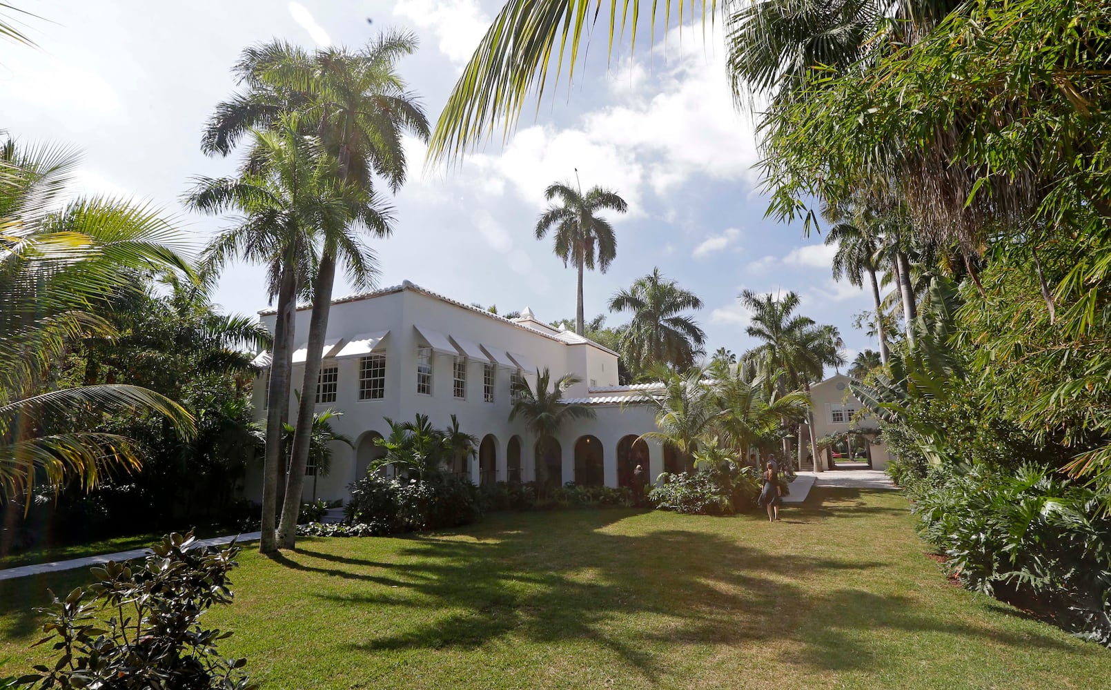 Tour of historic waterfront mansion