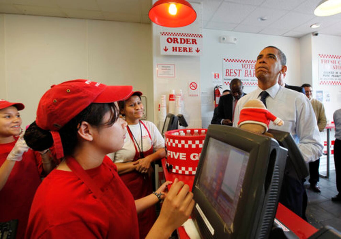 Obama gets a burger for lunch