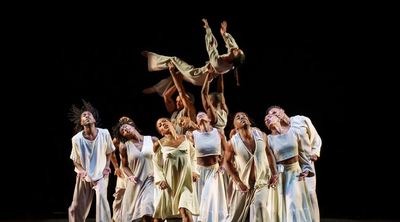 Sacred Songs
Choreographer:Matthew Rushing
Alvin Ailey American Dance Theater
Credit Photo: ©Paul Kolnik