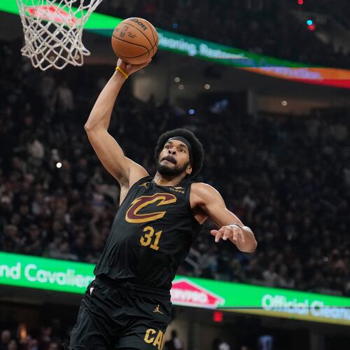 Cleveland Cavaliers center Jarrett Allen (31) goes up for a dunk in the second half in Game 7 of a first-round NBA basketball playoffs series agaist the Toronto Raptors in Cleveland, Sunday, May 3, 2026. (AP Photo/Sue Ogrocki)