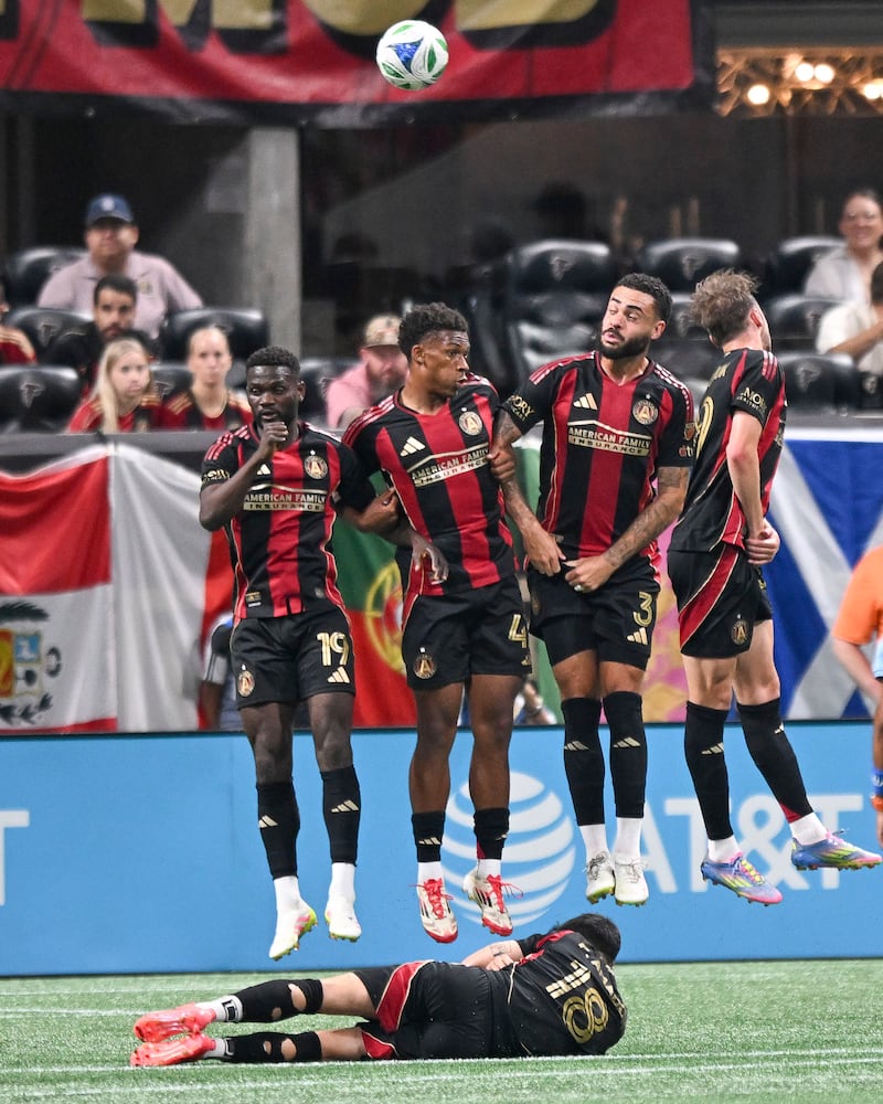 Atlanta United defenders attempt to block a goal kick from FC Cincinnati in the second half of a MLS soccer game Sunday, May 25, 2025 at the Mercedes-Benz Stadium. (Daniel Varnado/For the Atlanta Journal-Constitution)