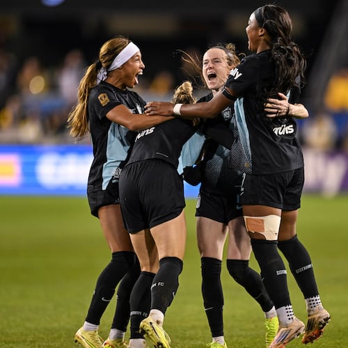 NJ/NY Gotham FC midfielder Rose Lavelle (16) is mobbed by her teammates after scoring a goal to take the lead during the second half of a NWSL women's championship soccer match against the Washington Spirit, Saturday, Nov. 22, 2025, in San Jose, Calif. (AP Photo/Justine Willard)