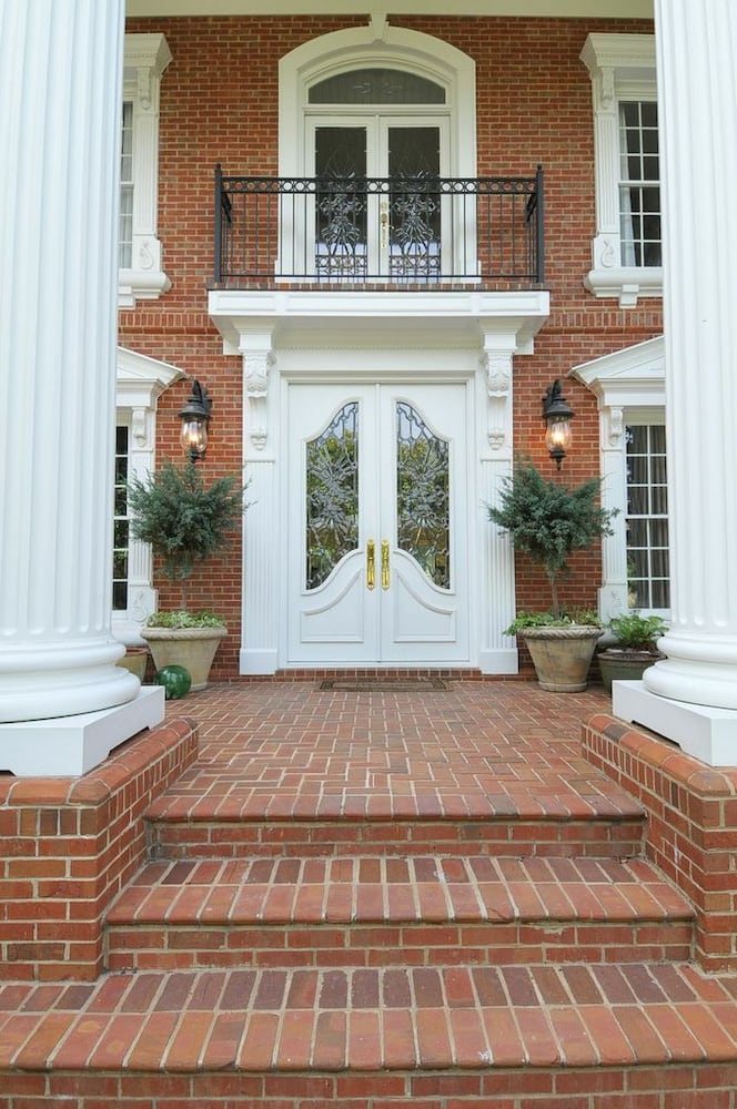 Former Braves pitcher is selling Alpharetta estate