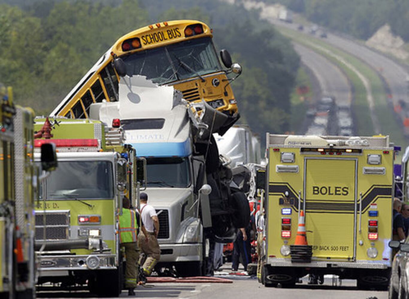 2 dead, dozens hurt in Missouri bus crash