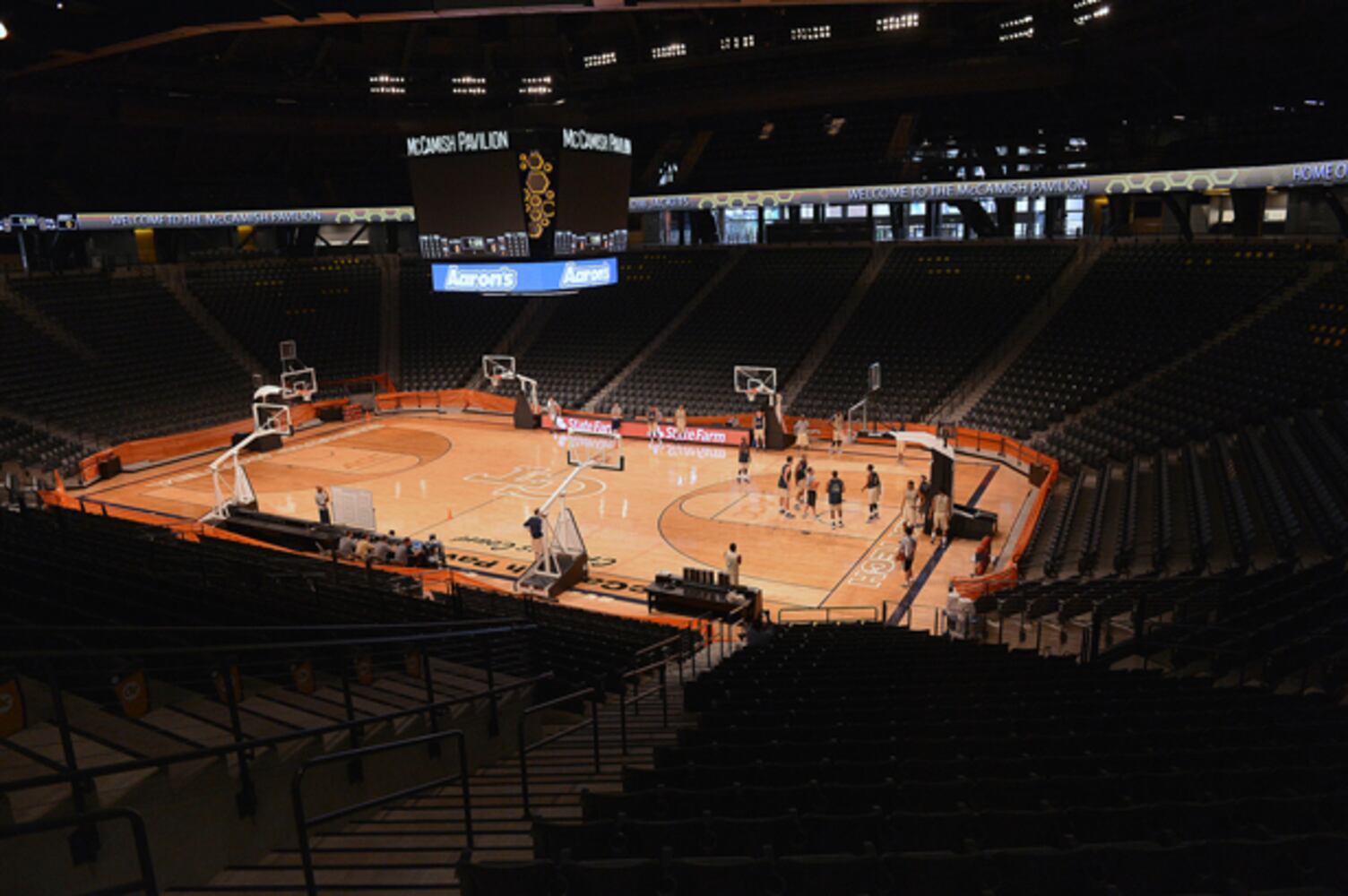 Yellow Jackets try out new court