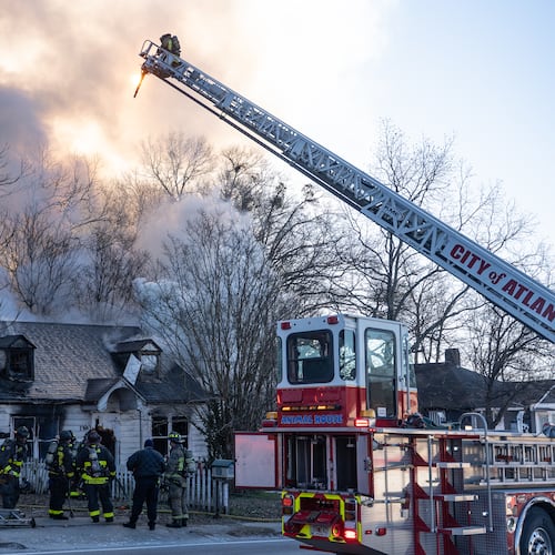 Atlanta Firefighters battle a fully involved house fire at an abandoned residence on Moreland Avenue. Sunday, Feb 02, 2026 (Ben Hendren for the AJC)