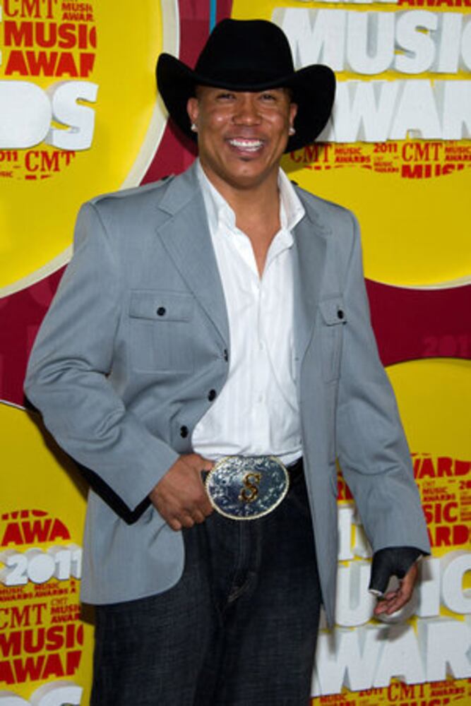 Country music stars honored at 2011 CMT Awards