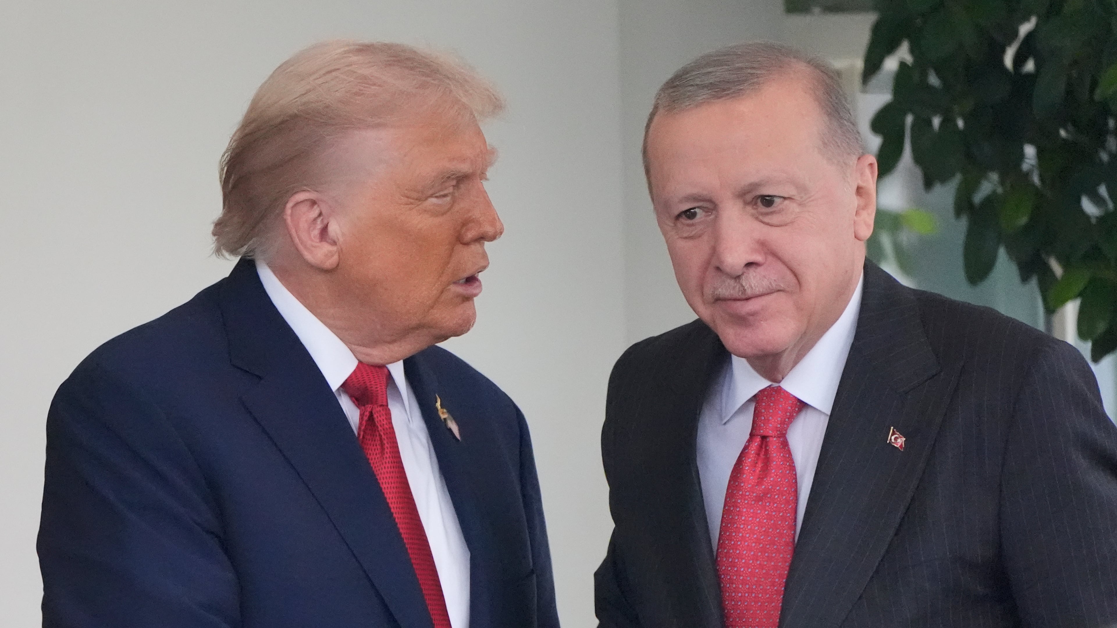 President Donald Trump greets Turkish President Recep Tayyip Erdogan at the White House, Thursday, Sept. 25, 2025, in Washington. (AP Photo/Alex Brandon)