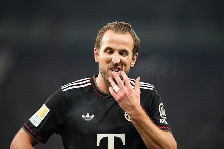 Bayern's Harry Kane reacts after the Bundesliga soccer match between Union Berlin and FC Bayern Munich in Berlin, Germany, Saturday, Nov. 8, 2025. (AP Photo/Martin Meissner)