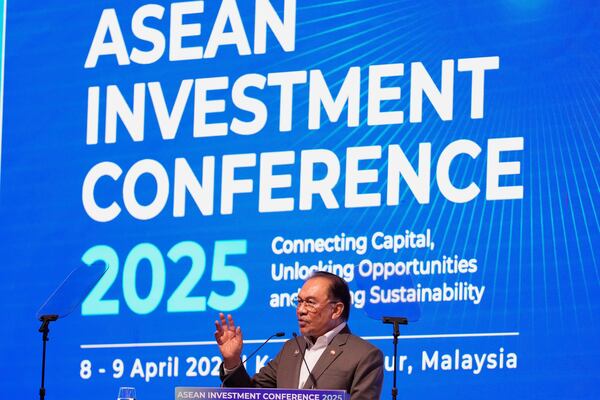 Malaysian Prime Minister Anwar Ibrahim delivers the keynote address at the ASEAN Investment Conference in Kuala Lumpur, Malaysia, Tuesday, April 8, 2025. (AP Photo/Vincent Thian)