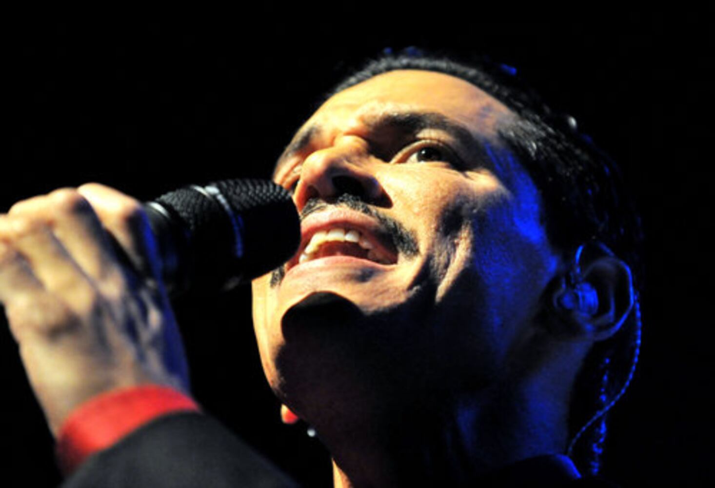 El DeBarge performs at Center Stage