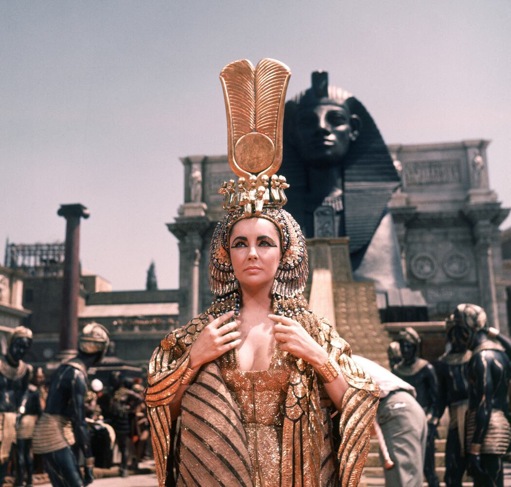 'Cleopatra' with Elizabeth Taylor debuts