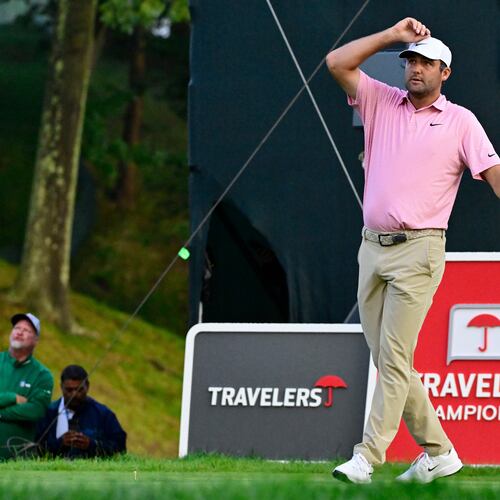 Scottie Scheffler reacts to his tee shot on the 18th hole during the final round of the Travelers Championship golf tournament at TPC River Highlands, Sunday, June 28, 2026, in Cromwell, Conn. (AP Photo/Jessica Hill)
