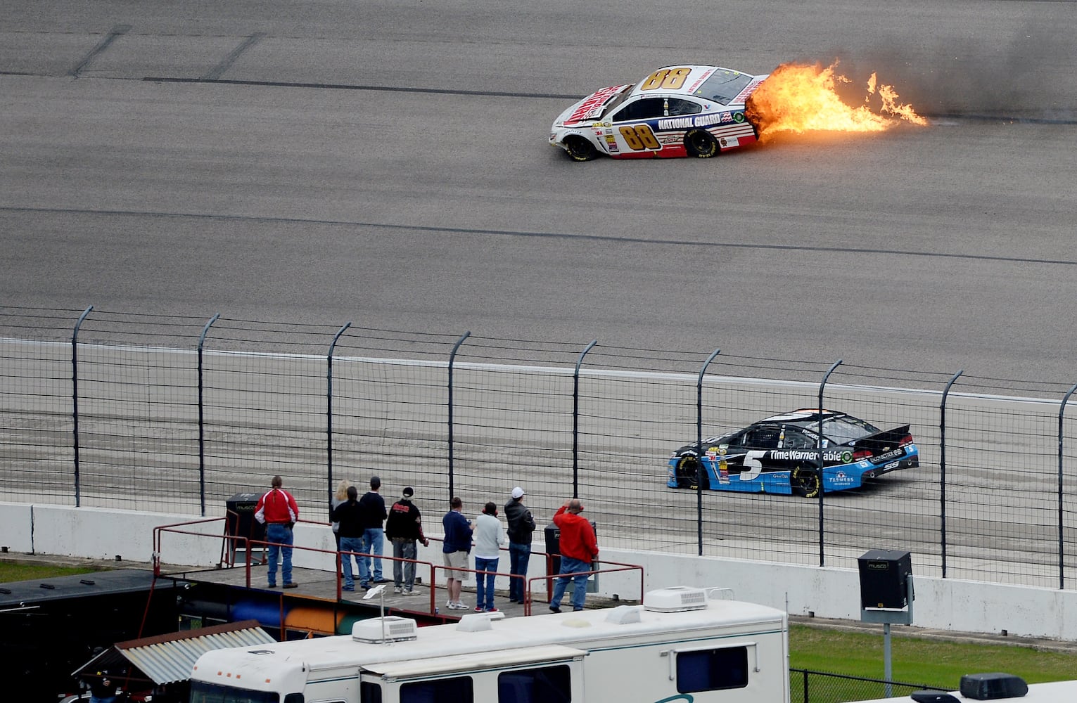 Earnhardt Jr. finishes last after crash