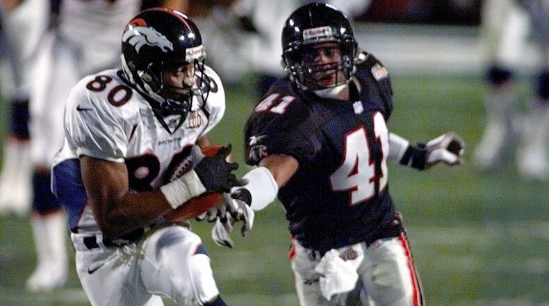 Denver Broncos wide receiver Rod Smith (80) catches a pass for a touchdown as Atlanta Falcons saftey Eugene Robinson (41) moves in during the second quarter of Super Bowl XXXIII at Pro Player Stadium in Miami, Sunday, Jan. 31, 1999. (AP Photo/Elise Amendola)