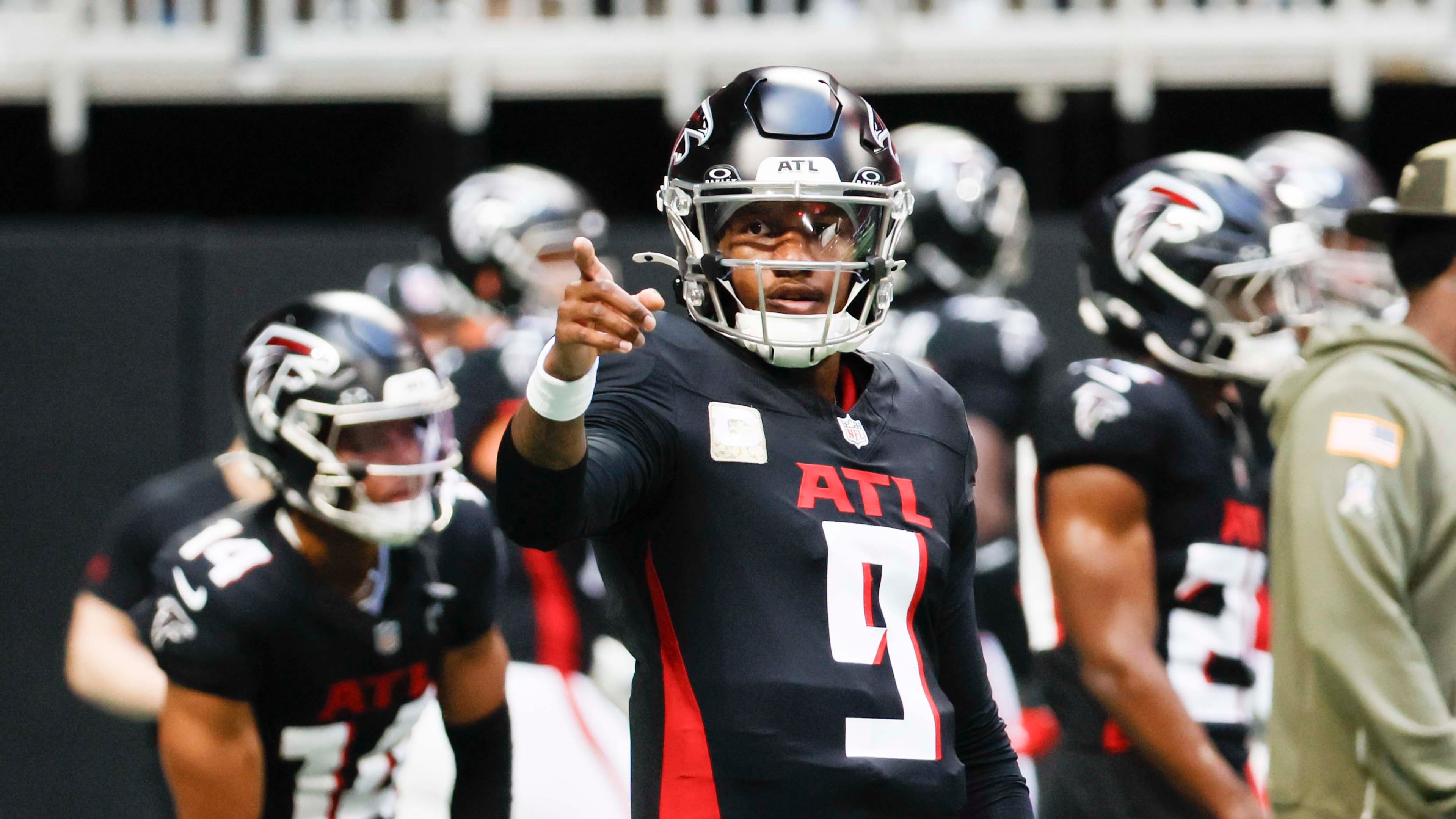 Atlanta Falcons quarterback Michael Penix Jr. (9) signals during warm-ups before the game against the Carolina Panthers at Mercedes-Benz Stadium on Sunday, Nov. 16, 2025, in Atlanta.
(Miguel Martinez/ AJC)