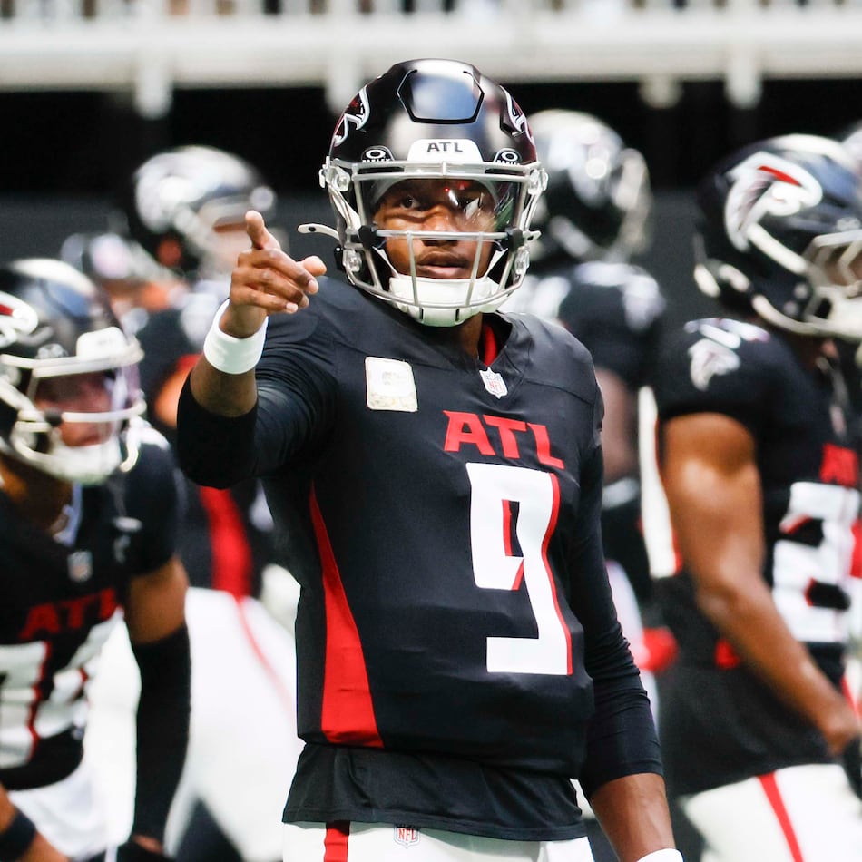 Atlanta Falcons quarterback Michael Penix Jr. (9) signals during warm-ups before the game against the Carolina Panthers at Mercedes-Benz Stadium on Sunday, Nov. 16, 2025, in Atlanta.
(Miguel Martinez/ AJC)