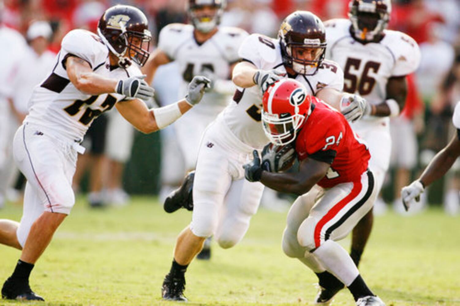 UGA's Knowshon Moreno leaps over Chippewa