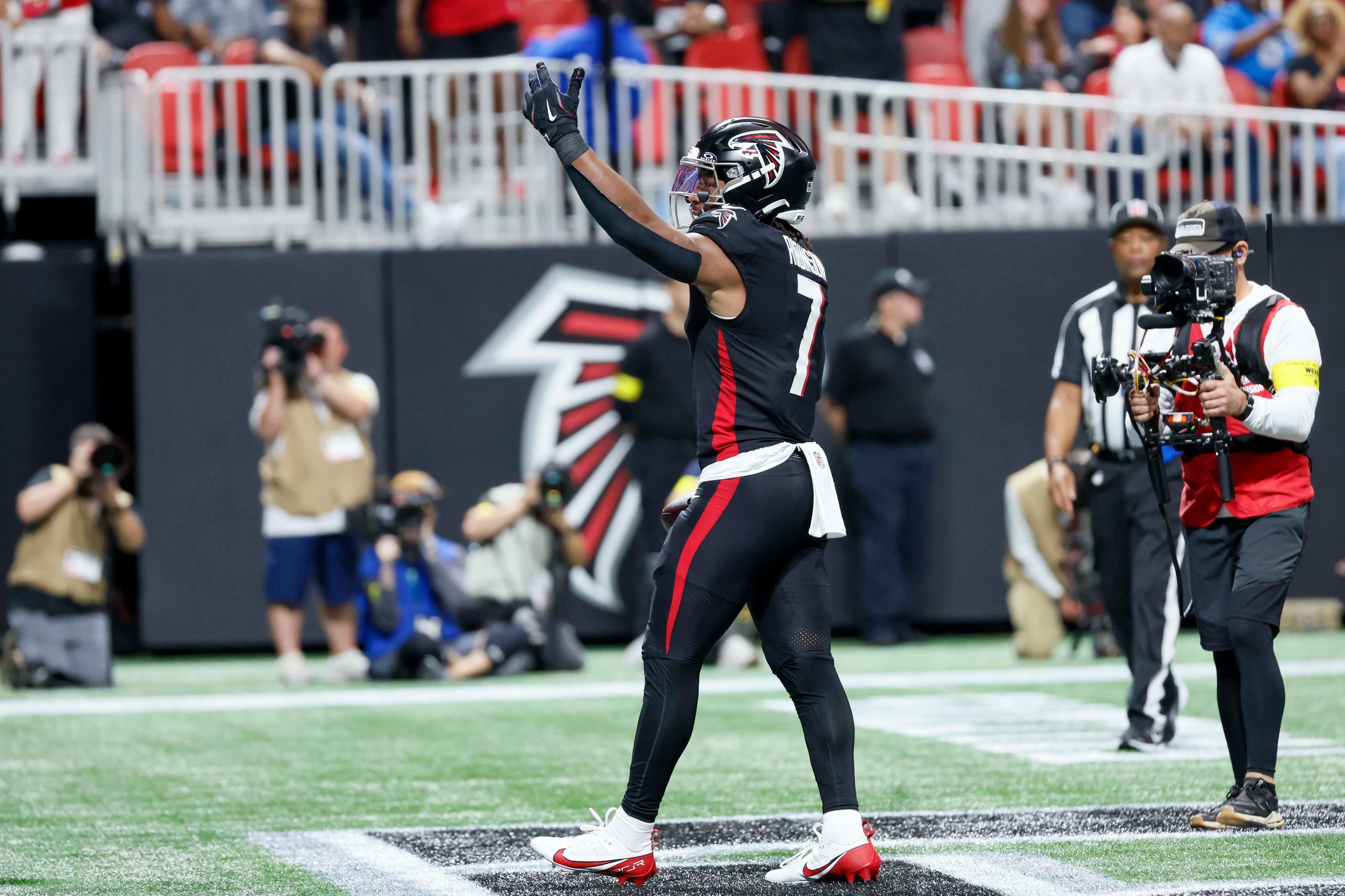 Atlanta Falcons running back Bijan Robinson reacts after his touchdown during the first half of an NFL game against the Washington Commanders at Mercedes-Benz Stadium in Atlanta on Sunday, September 28, 2025. (Miguel Martinez/AJC)