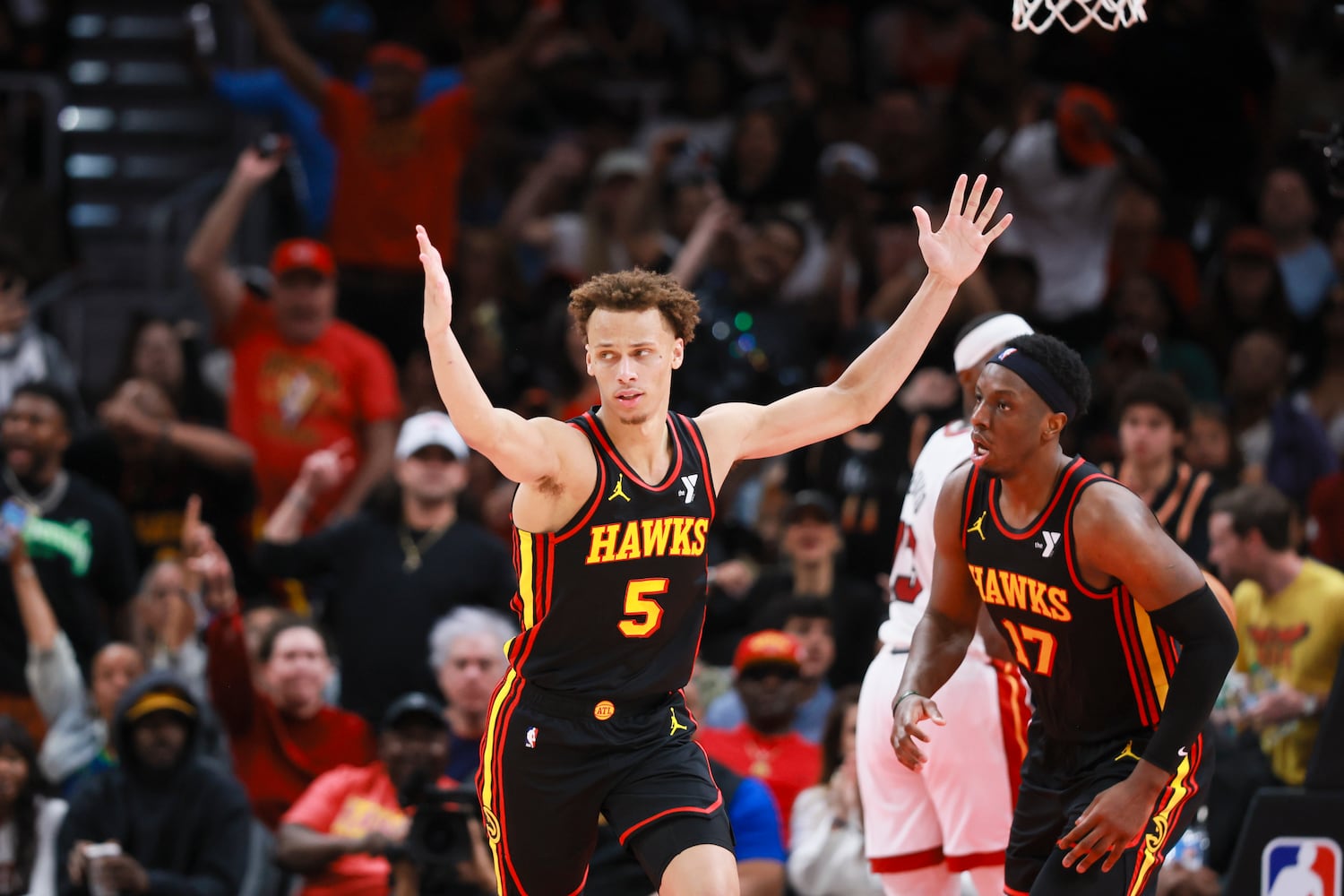 041925 hawks photos