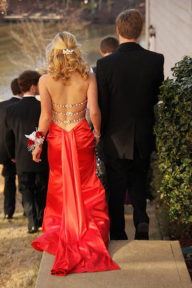 Roswell, Kell, Sequoyah students kick off Prom 2011
