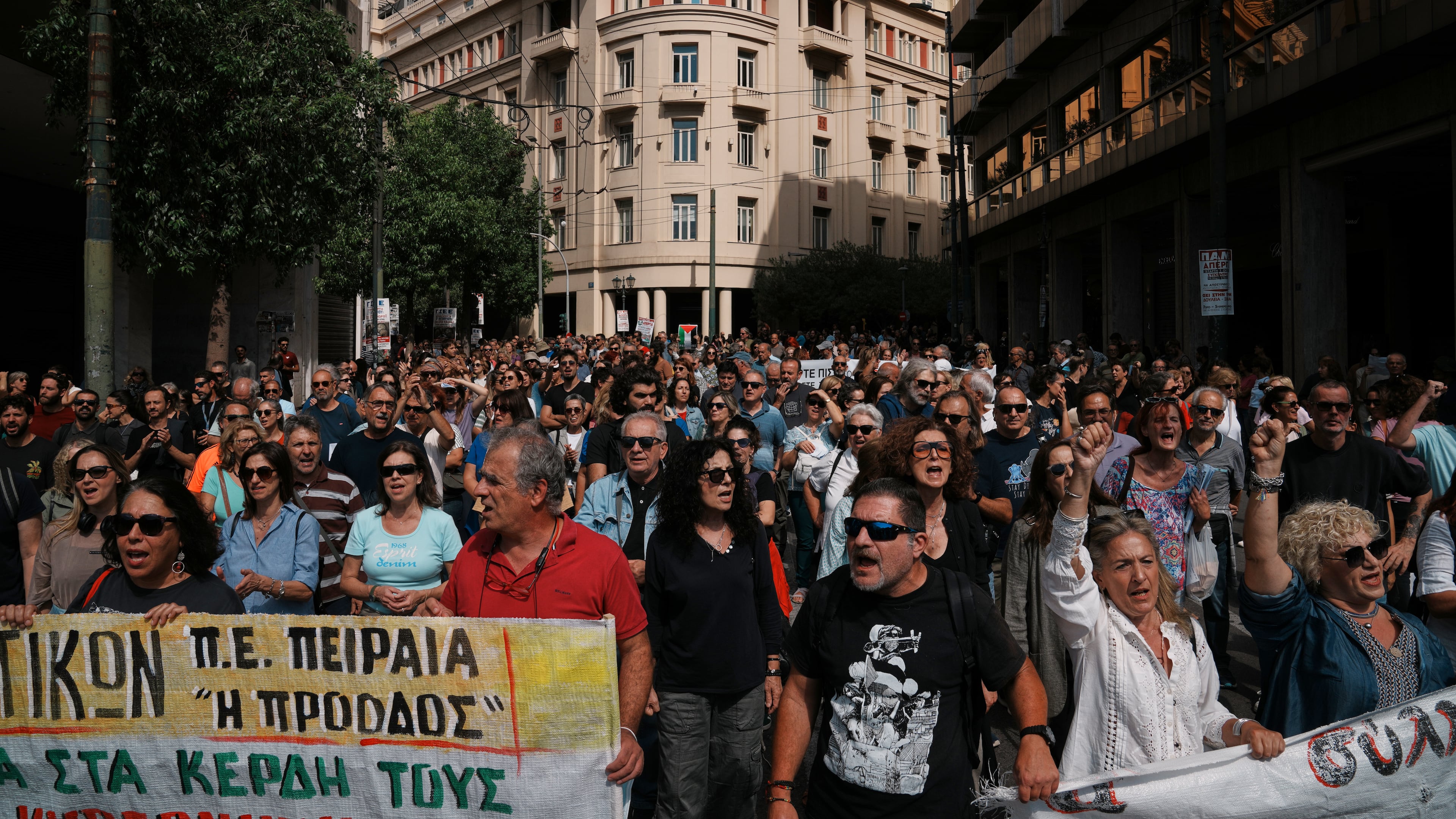 Protesters take part in a nationwide 24-hour strike in Athens, Greece, Wednesday, Oct. 1, 2025, as labor unions demand higher wages and the withdrawal of a bill changing work hours. (AP Photo/Thanassis Stavrakis)